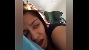 Юная русская пара занимается порно на кроватке
