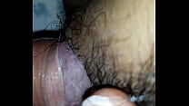 С большой жопой шлюшка в сетчатых нейлоне лобызает большой пенис африканца после порева